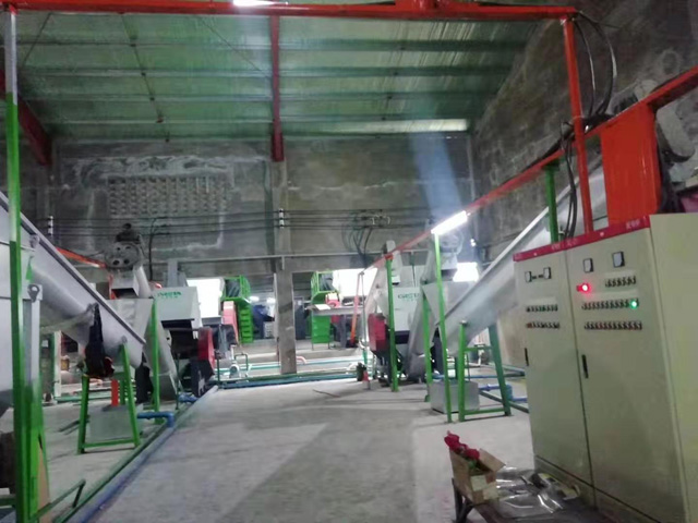 大型PET礦泉水瓶篩選、預(yù)洗、破碎、清洗 熱堿酸洗回收第二套大型生產(chǎn)線(POY級）